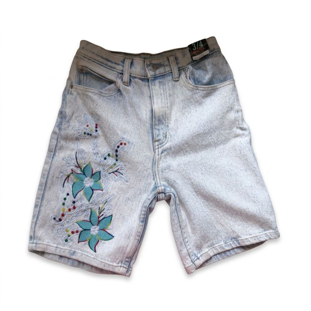 Vintage 90s NWT Anti-Basic Daily Jeans Acid Wash Floral Embroidered Shorts 3/4